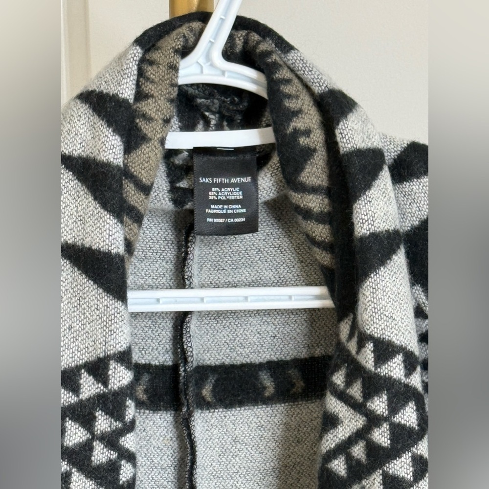 Saks Fifth Avenue sleeveless poncho/cardigan o/s COZY! - Picture 3 of 3